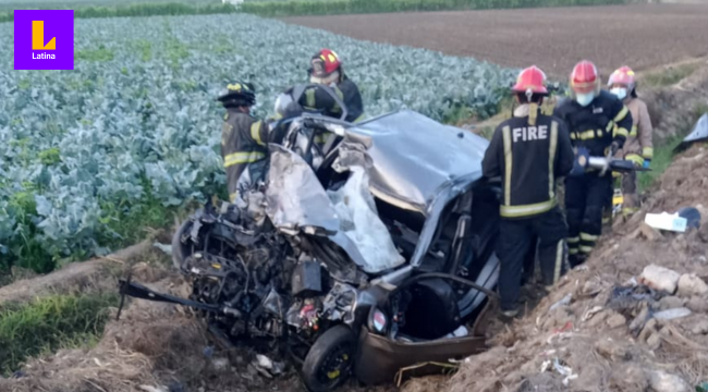 Brutal accidente: choque entre auto y tráiler deja cuatro muertos