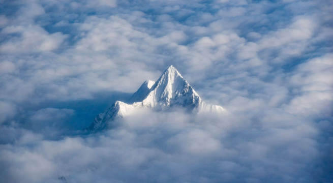 Tíbet en riesgo: La placa india que causa el crecimiento de los Himalayas podría estar dividiéndolo