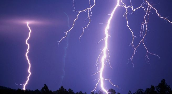 Joven sufre el impacto de un rayo durante tormenta en Argentina