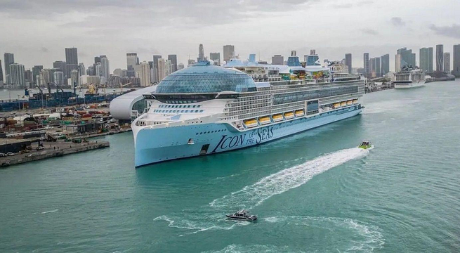 El crucero más grande del mundo 'Icon of the Sea' zarpó desde Miami | VIDEO