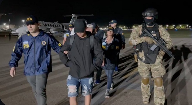 'Fito': encuentran en Argentina a su esposa e hijos y son deportados a Ecuador