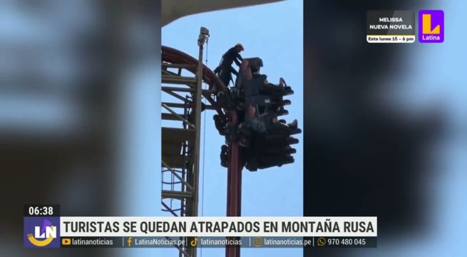 ¡Más de 30 metros de altura! Turistas quedan atrapados en montaña rusa
