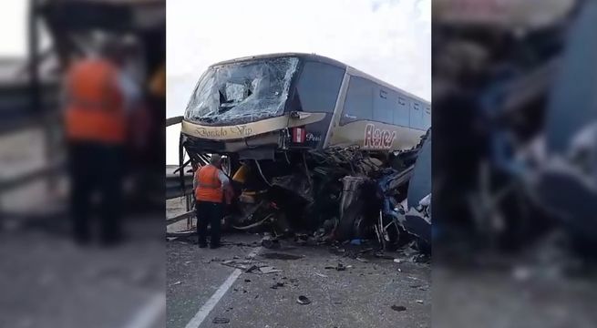 Aparatoso choque de camión con bus deja 15 heridos y 2 muertos
