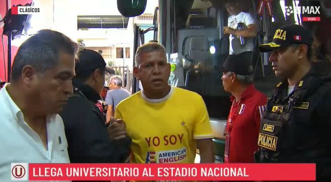 Puma Carranza llegó al estadio Nacional junto a la delegación de Universitario