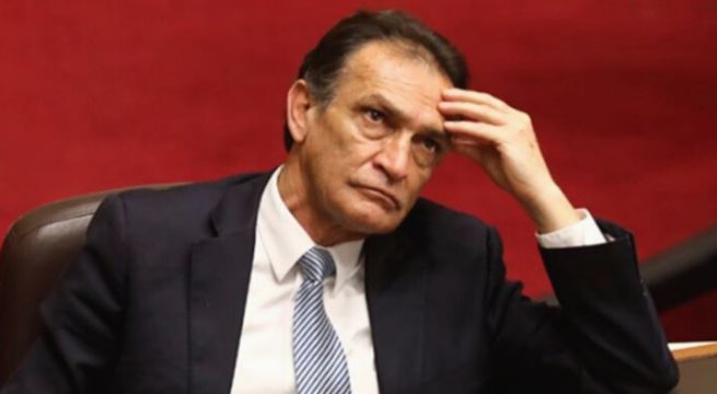 Fiscalía de la Nación presenta denuncia constitucional contra Héctor Becerril