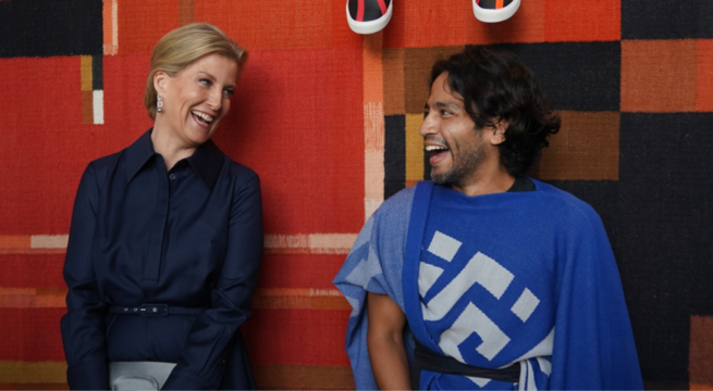 Diseñador peruano fue elogiado por la duquesa de Edimburgo en evento de moda