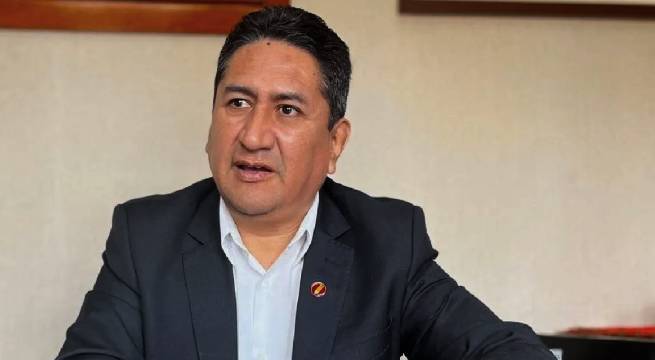 Vladimir Cerrón sigue en el Perú y la PNP está 