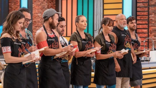 Angie Arizaga y Jota Benz felices tras sumarse a 'El Gran Chef Famosos'