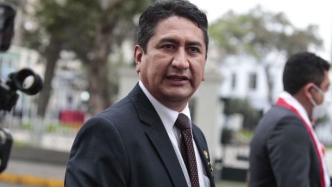 Cerrón habría obtenido pasaporte a través de organización criminal que estaría liderada por jefa zonal de Migraciones