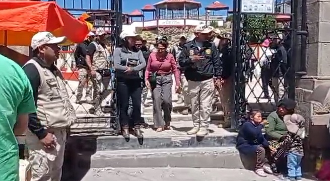 Ministra de Cultura recibe insultos durante festividades de la Candelaria en Puno