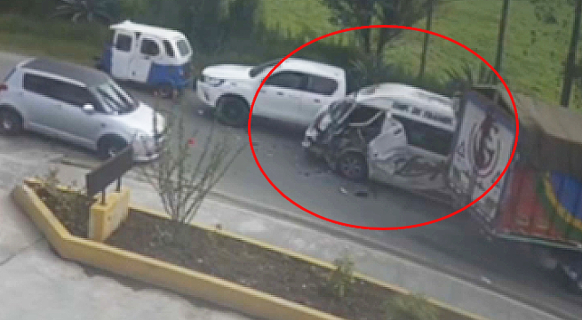 Integrantes de agrupación folclórica sufren aparatoso accidente