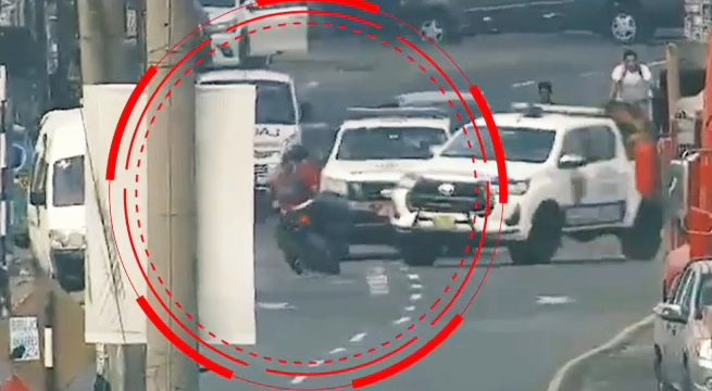 Embisten a dos delincuentes que se daban a la fuga tras robar celular