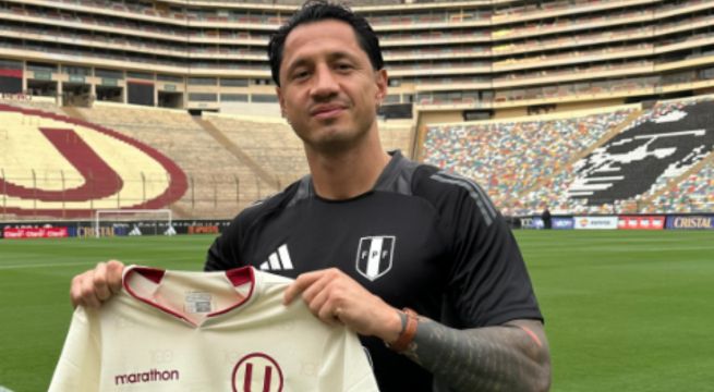 Gianluca Lapadula recibió una camiseta de Universitario como regalo [VIDEO]