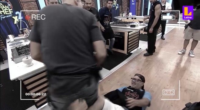 El Gran Chef Famosos: El Toyo sufre aparatosa caída por milésima vez y alarma a sus compañeros