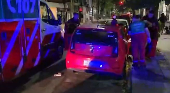 Hallan pareja muerta dentro de un auto: esto se sabe