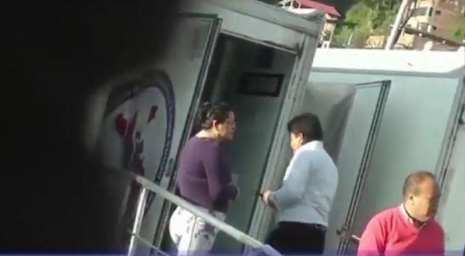 Personal médico realiza fiesta en área de control de VIH de hospital