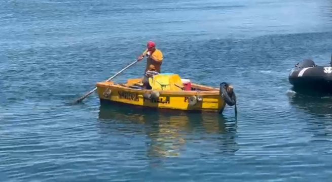 Piura: hombre sorprende al vender helados en el mar | VIDEO