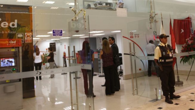 Abaten a delincuente tras asalto a Banco de la Nación