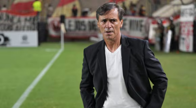 ¿Qué dijo Fabián Bustos tras eliminación de Universitario de torneos internacionales?