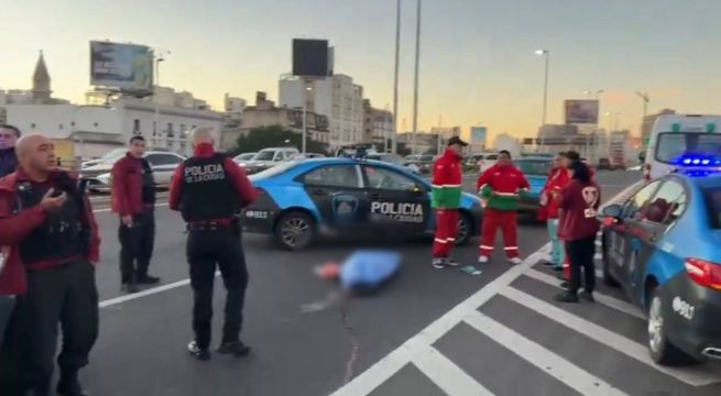 Hombre roba un celular y muere atropellado cuando escapaba