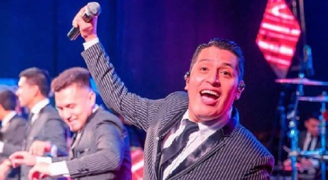 Animador de Grupo 5, Pepe Menis, sorprende al cantar en otra agrupación | VIDEO