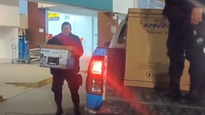 Pareja encontró tarjeta de crédito en la calle y compró más de S/10 mil para amoblar su casa
