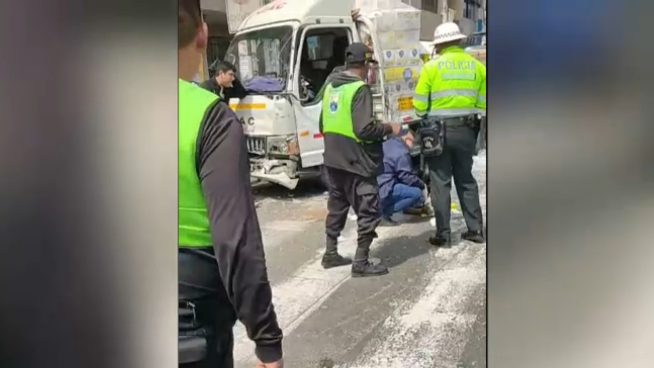 Bebé de un año queda herida en choque de camión contra combi