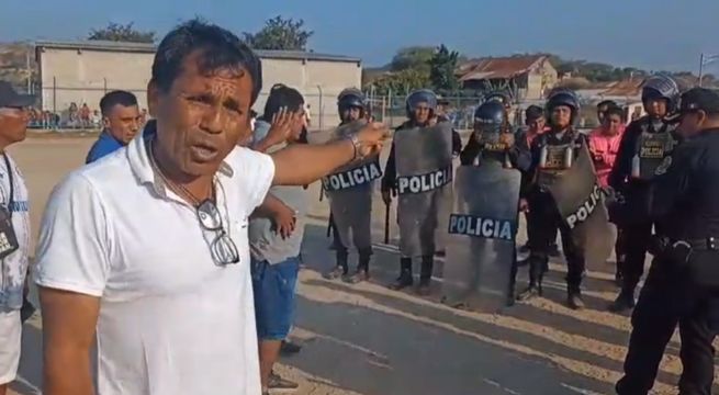 Copa Perú: policía rescató a árbitro que fue golpeado en la cancha por futbolista