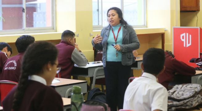 Este es el sueldo de un profesor en Perú en 2024