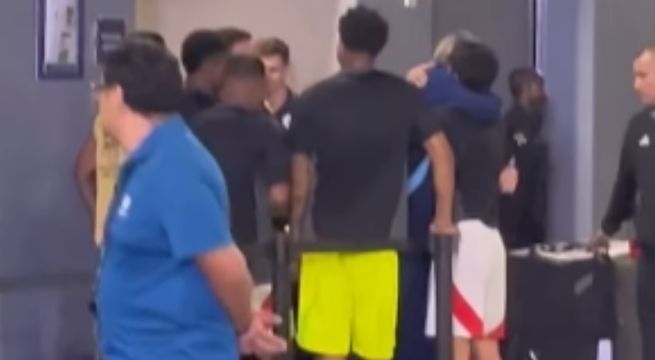 El emotivo abrazo de Lapadula a Gareca tras el Perú vs. Chile | VIDEO