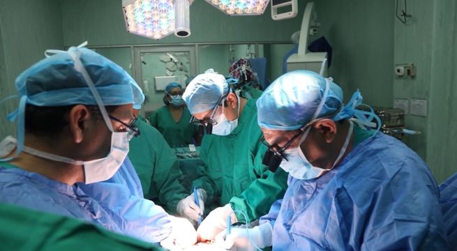 Joven acude por un dolor de estómago y le extraen una bola de cabellos y comida de 4 kilos