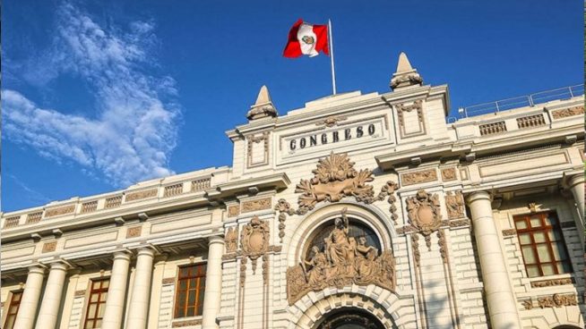 Congresistas discuten por dictamen de ley que redujo impedimentos para postular a cargos públicos