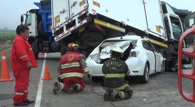 Un muerto deja choque entre tráiler, furgoneta y auto