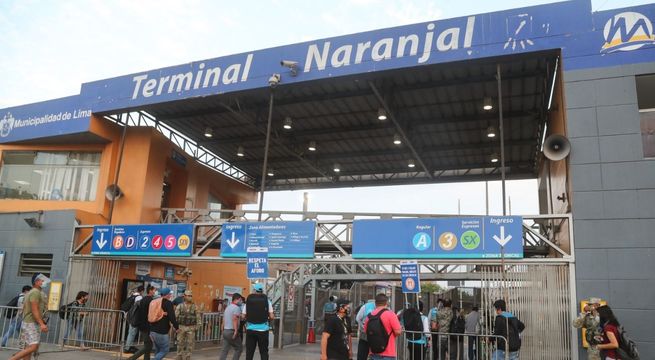 Bus del Metropolitano se malogra en la estación de Naranjal | VIDEO