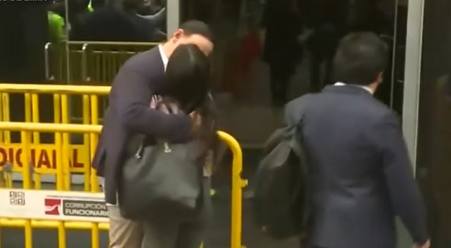 Caso Cócteles: Mark Vito acude a juicio oral acompañado de su pareja | VIDEO