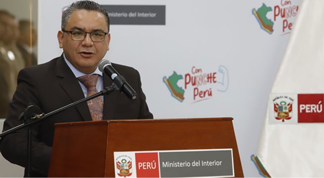 Nuevo audio pone en aprietos al ministro Juan José Santiváñez | EXCLUSIVA