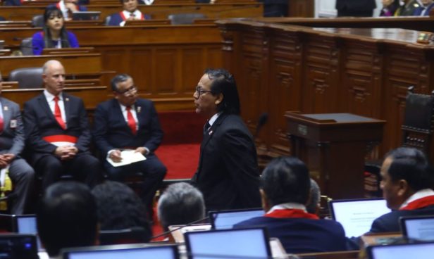 Congresistas se retiran en pleno mensaje presidencial de Dina Boluarte