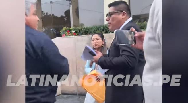 Momento exacto en que fiscales llegan a casa de Andrés Hurtado 'Chibolín' para allanarla