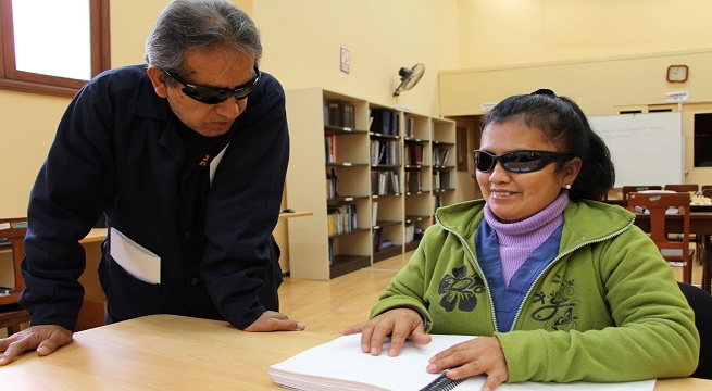 Más de medio millón de personas con discapacidad visual en Perú