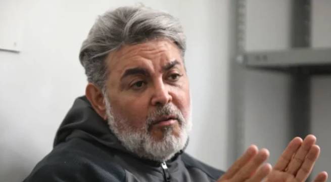 Andrés Hurtado presentó su contrato como gerente de empresa que funciona en una casa