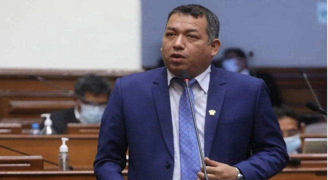 Darwin Espinoza a Seguridad de Congreso sobre pelea de esposa y asistente: 
