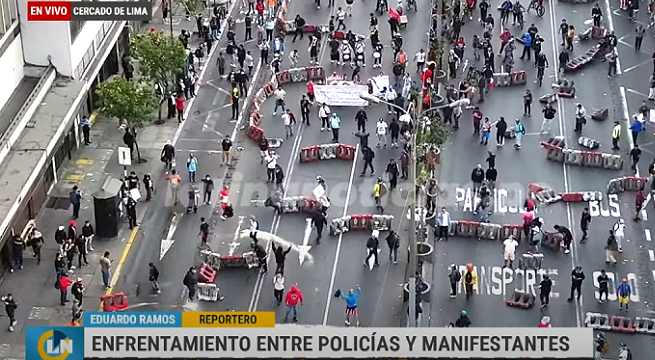 Paro de transportistas: manifestantes intentan llegar al Congreso y policías responden