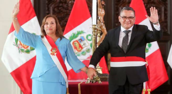 Dina Boluarte defendió al ministro Santiváñez: 