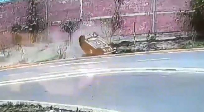 Joven volcó su auto durante clase de manejo en Ventanilla