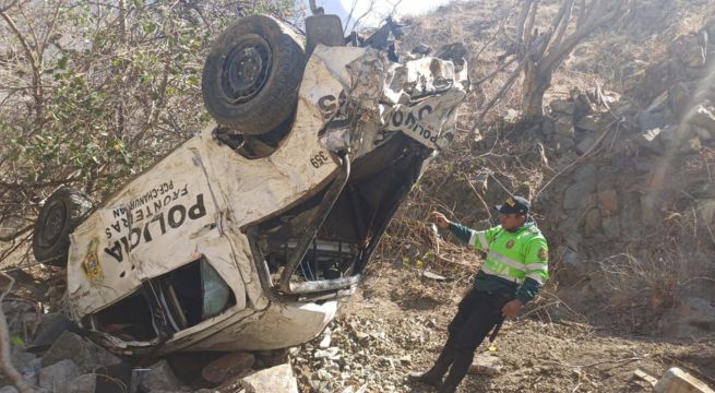 Dos agentes de la PNP caen a abismo y logran sobrevivir