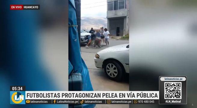 Jugadores de Sport Huancayo protagonizan brutal pelea con obreros | VIDEO