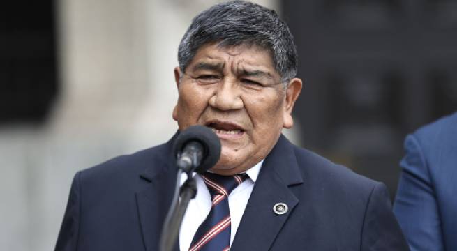 Ejecutivo acepta la renuncia de Rómulo Mucho al cargo de ministro de Energía y Minas