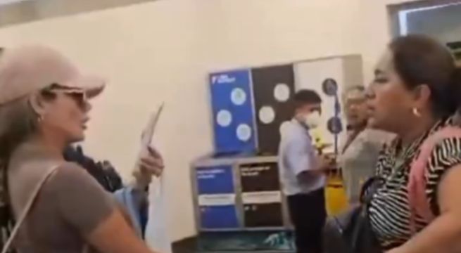 Pamela López y madre de Christian Cueva se pelean verbalmente en el aeropuerto Jorge Chávez [VIDEO]