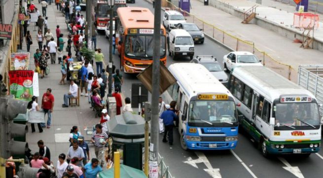 Paro de transportistas: buses de la PNP trasladan gratis a pasajeros en estos distritos