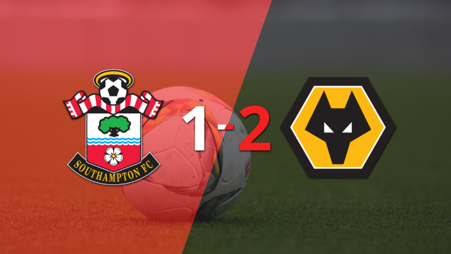 Jörgen Larsen marca un doblete en la victoria 2-1 de Wolverhampton ante Southampton